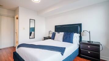 2 bedrooms, iron/ironing board, internet, bed sheets