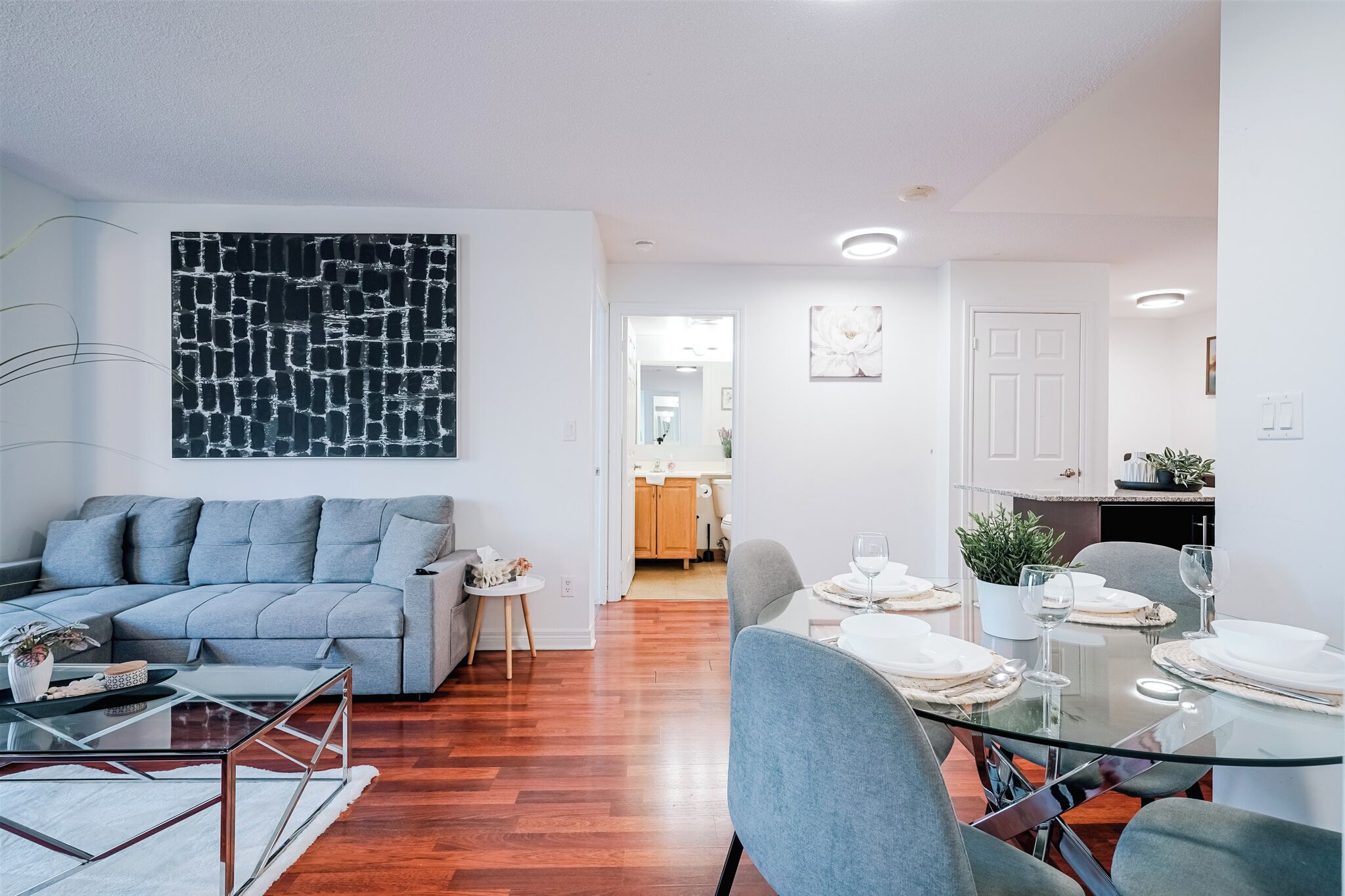 Elegant 2br/2ba 1 Free Parkng Condo | Heart Of Mississauga Square One Yyzairport - Toronto