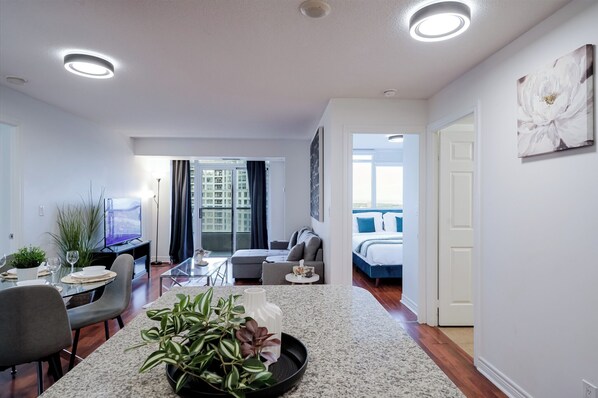 Interior - Elegant 2BR/2BA 1 free Parkng Condo | Heart of Mississauga Square one YYZAirport (Mississauga)