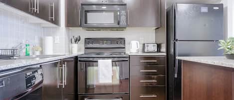 Four Ă micro-ondes, un four, surface de cuisson, lave-vaisselle