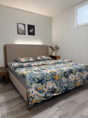 2 多间卧室、客房内保险箱、熨斗/熨衣板、免费 WiFi