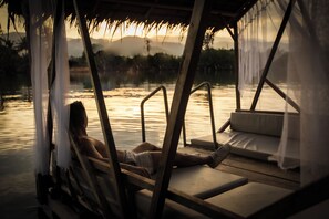 Private beach, white sand, sun-loungers, beach umbrellas - Sabay Beach (Kampot)