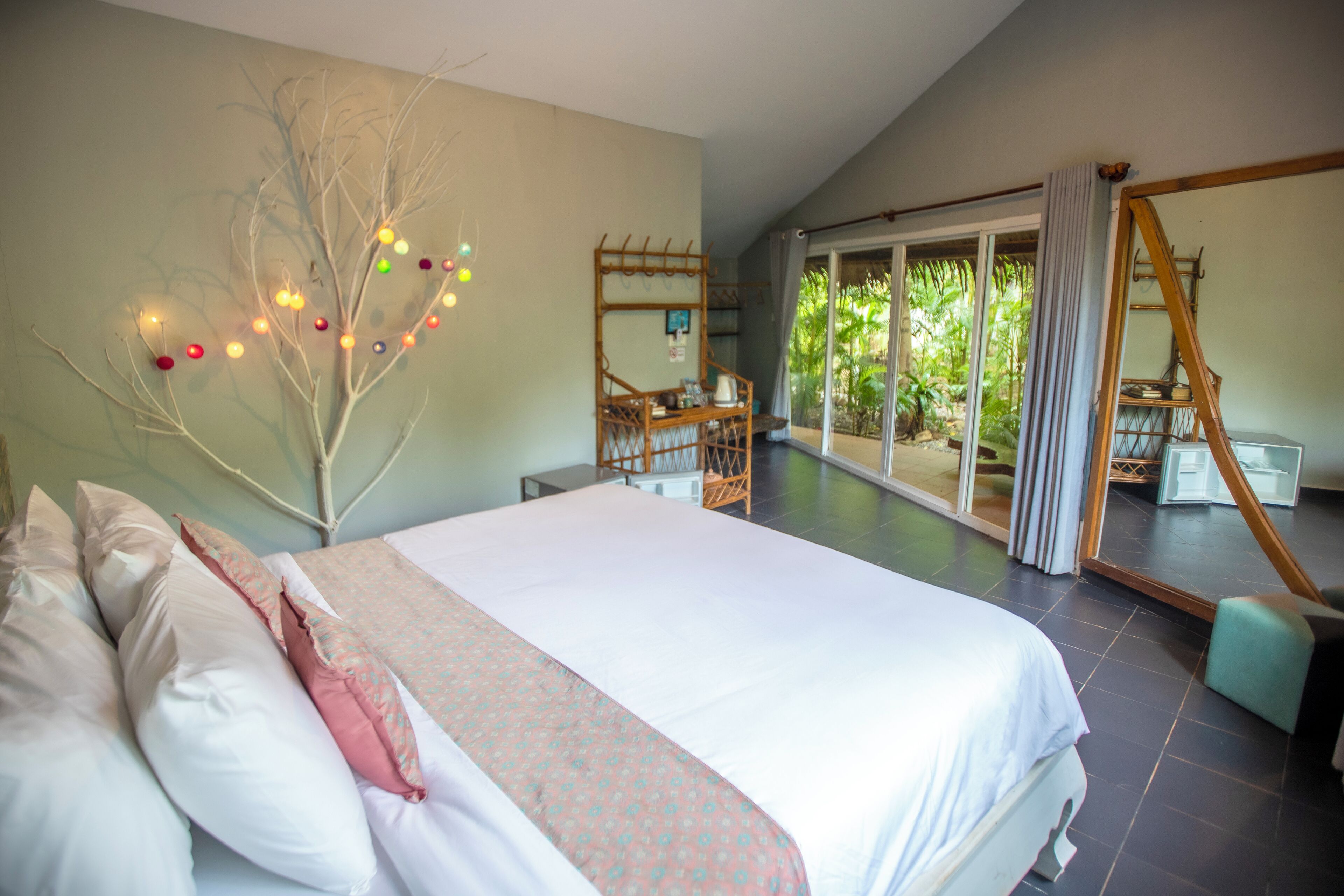 Deluxe Double Room, 1 King Bed, Air conditioning, Garden View | In-room safe, free WiFi