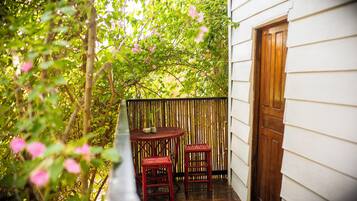 Standard Bungalow, 1 King Bed, Air conditioning, Beach View | In-room safe, free WiFi