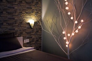 Deluxe tweepersoonskamer, 1 kingsize bed, airconditioning, uitzicht op tuin | Een kluis op de kamer, gratis wifi