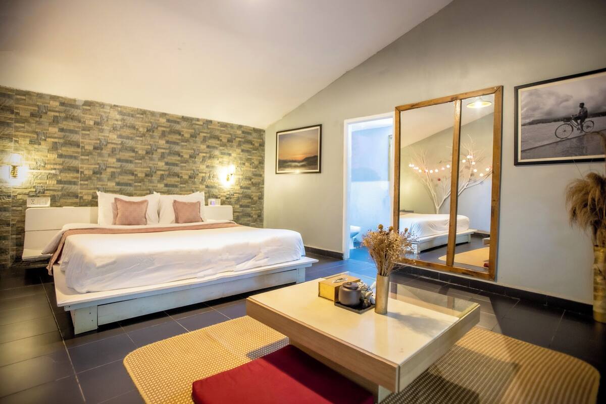 Superior Double Room, 1 King Bed, Air conditioning, Garden View | In-room safe, WiFi (free)