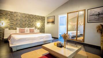 Superior Double Room, 1 King Bed, Air conditioning, Garden View | In-room safe, free WiFi