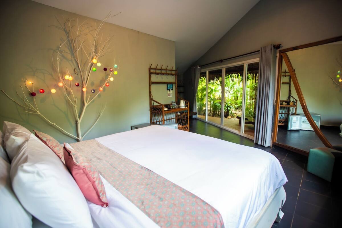 Deluxe Double Room, 1 King Bed, Air conditioning, Garden View | In-room safe, WiFi (free)