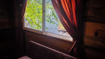 Standaard bungalow, 1 kingsize bed, airconditioning, uitzicht op het strand | Een kluis op de kamer, gratis wifi