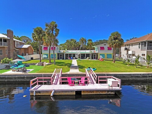 Room-the Mermaid on the Cotee River