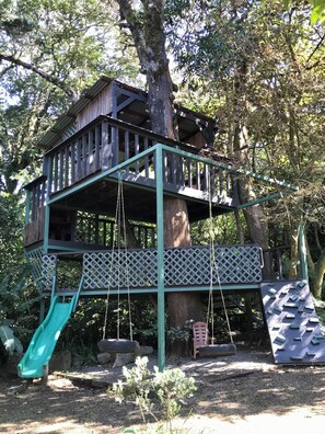 Children's play area - outdoor