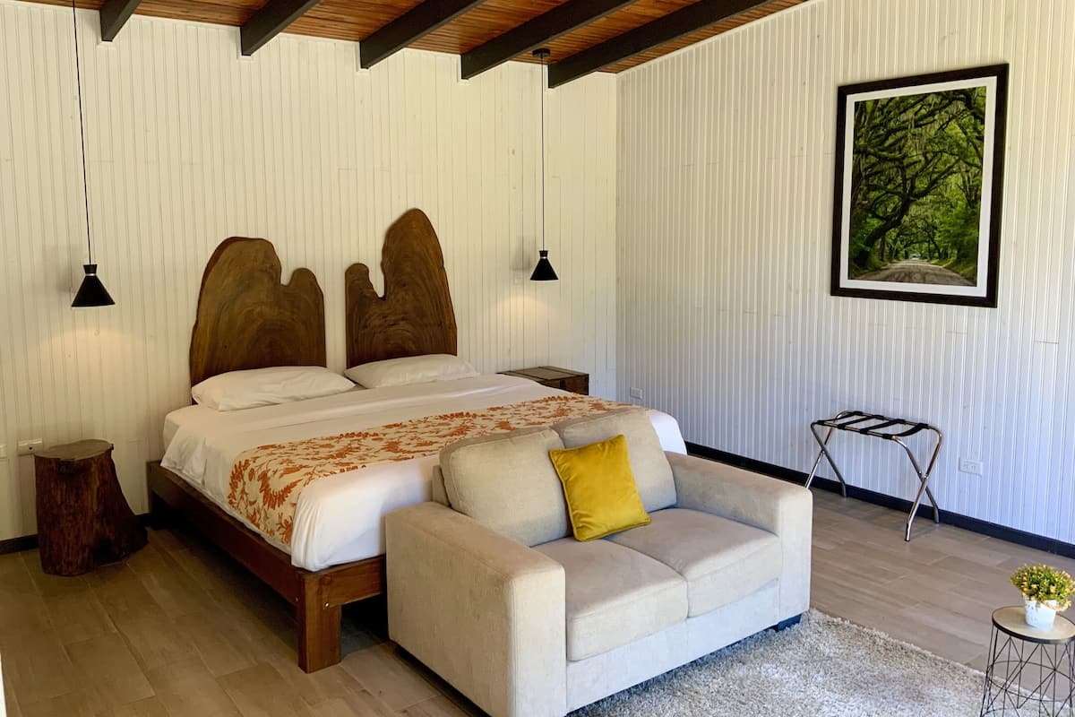 Deluxe Single Room, Garden View | In-room safe, blackout drapes, free WiFi