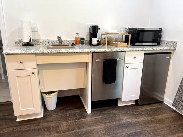 Microwave, dishwasher, coffee/tea maker, cookware/dishes/utensils