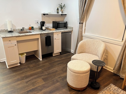 Cozy Accessible Studio Near Wake Forest & Downtown Winston-Salem