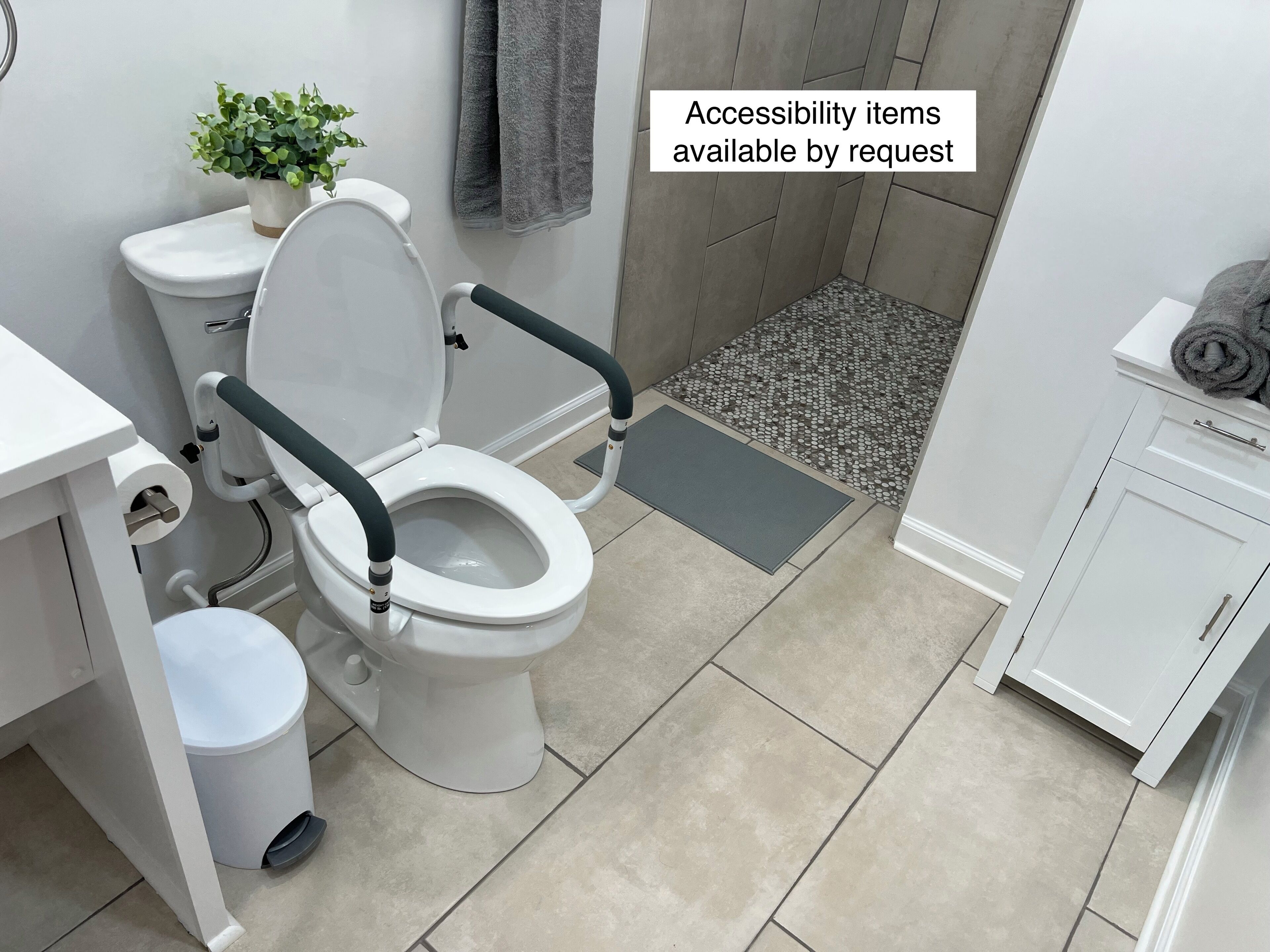 淋浴设施、毛巾、肥皂、洗发水