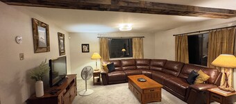 Enchanting 3 Bd. Log Sided Cabin on a Lake in Show Low