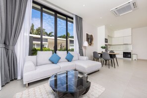 Design Villa, 2 Bedrooms, Pool View | Living area