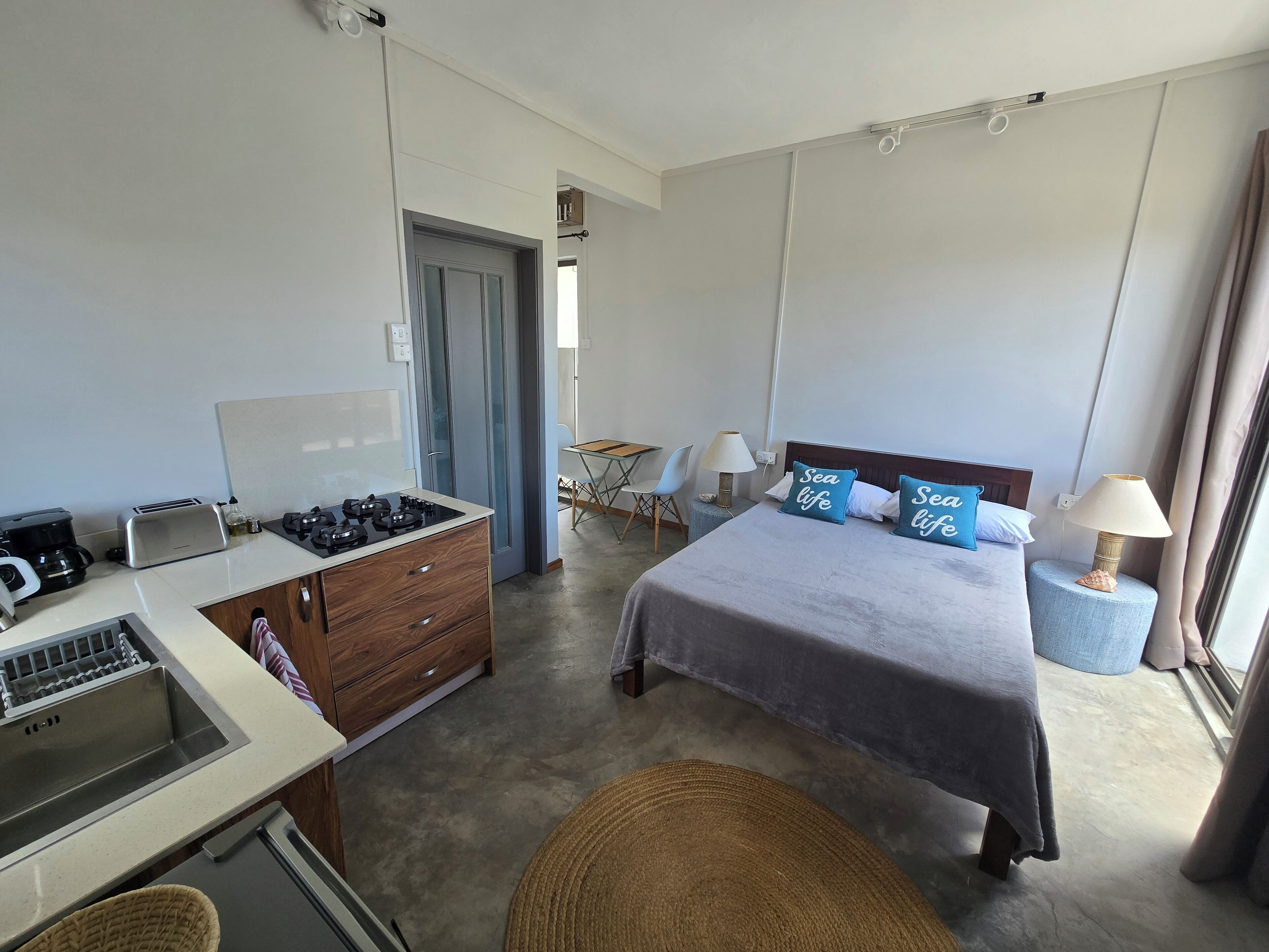 1 dormitorio, tabla de planchar con plancha, wifi y ropa de cama