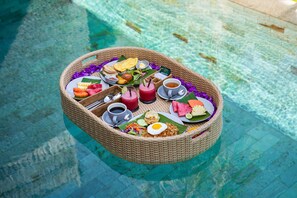 Caja de seguridad en la habitación y escritorio