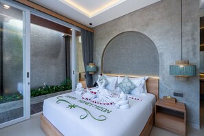 Vila luxo, sacada, vista para a piscina | Cofres nos quartos, escrivaninha, espaço de trabalho para notebook