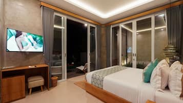 Minibar, Zimmersafe, Schreibtisch, laptopgeeigneter Arbeitsplatz