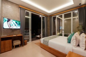 Minibar, caja de seguridad en la habitación y escritorio 