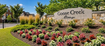 Charming 3 bedroom, 3.5 bathroom Townhome In Ashburn, Virginia