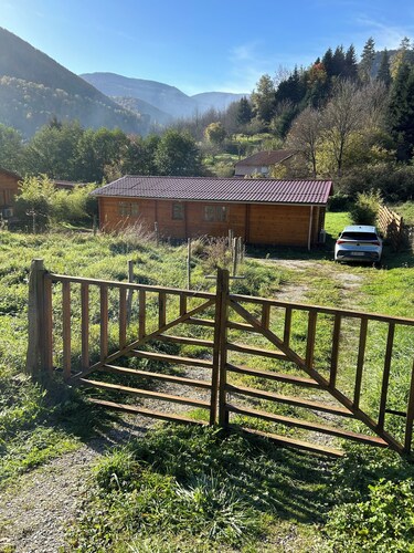 Chalet en bois 3 chambres , sur 1500m2 de terrain clos sans vis à vis