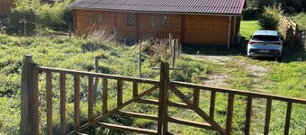 3-bedroom wooden chalet, on 1500m2 of enclosed grounds not overlooked