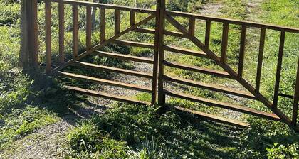 3-bedroom wooden chalet, on 1500m2 of enclosed grounds not overlooked