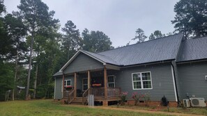 Exterior - Private Catawba Home 4 bedrooms 2 bathrooms near the Lake, River, and Carowinds. (Catawba)