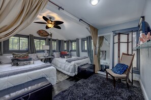 4 bedrooms, iron/ironing board, WiFi, bed sheets