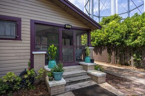 Terrace/patio - Luxury Retreat Just Steps from UF Main Campus (Gainesville)