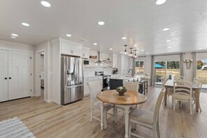 Fridge, microwave, oven, stovetop - Blue Lagoon | Hot Tub, Lake Views, Near Marina! (Garden City)