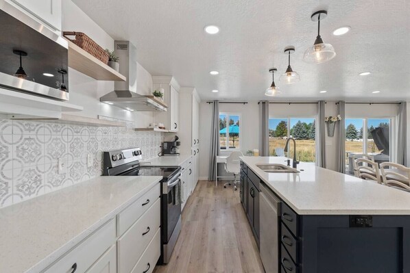 Fridge, microwave, oven, stovetop - Blue Lagoon | Hot Tub, Lake Views, Near Marina! (Garden City)