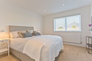 3 chambres, fer et planche à repasser, Wi-Fi, draps fournis