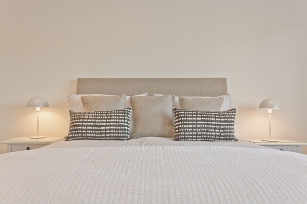 3 habitaciones, tabla de planchar con plancha, wifi y ropa de cama