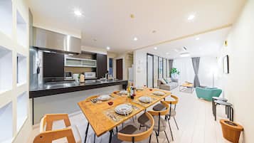 Villa, 4 slaapkamers, keuken | Dineren in de kamer