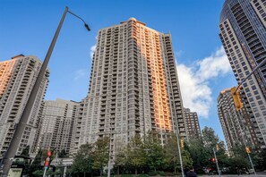 Exterior - Luxury 2Bedroom 2Bathroom Penthouse by Square One YYZToronto Airport 1 free pkng (Mississauga)