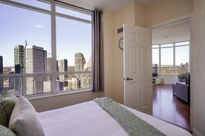 2 habitaciones, tabla de planchar con plancha, wifi y ropa de cama 