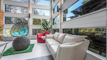 Smart-tv och eldstad