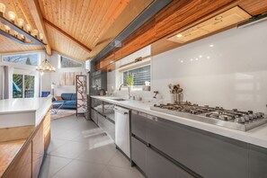 ميكروويف، فرن، موقد طهي مسطح، غسالة أطباق