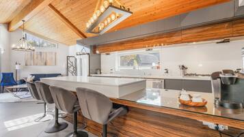 Mikrowelle, Ofen, Herdplatte, Geschirrspüler