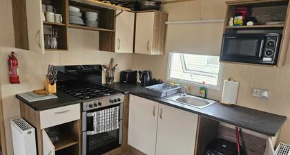 Felixstowe beach holiday park caravan/mobile home 5 minute walk to the beach