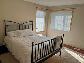 3 chambres, fer et planche à repasser, Wi-Fi, literie fournie