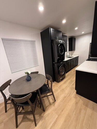 Comfortable 2BR North Hollywood Kitchen & Laundry