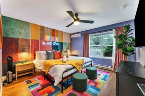 6 bedrooms, desk, iron/ironing board, travel crib - Lakefront Resort-Style! Kayaks, Hot Tub, Fire Pit, Game Room (Tobyhanna)