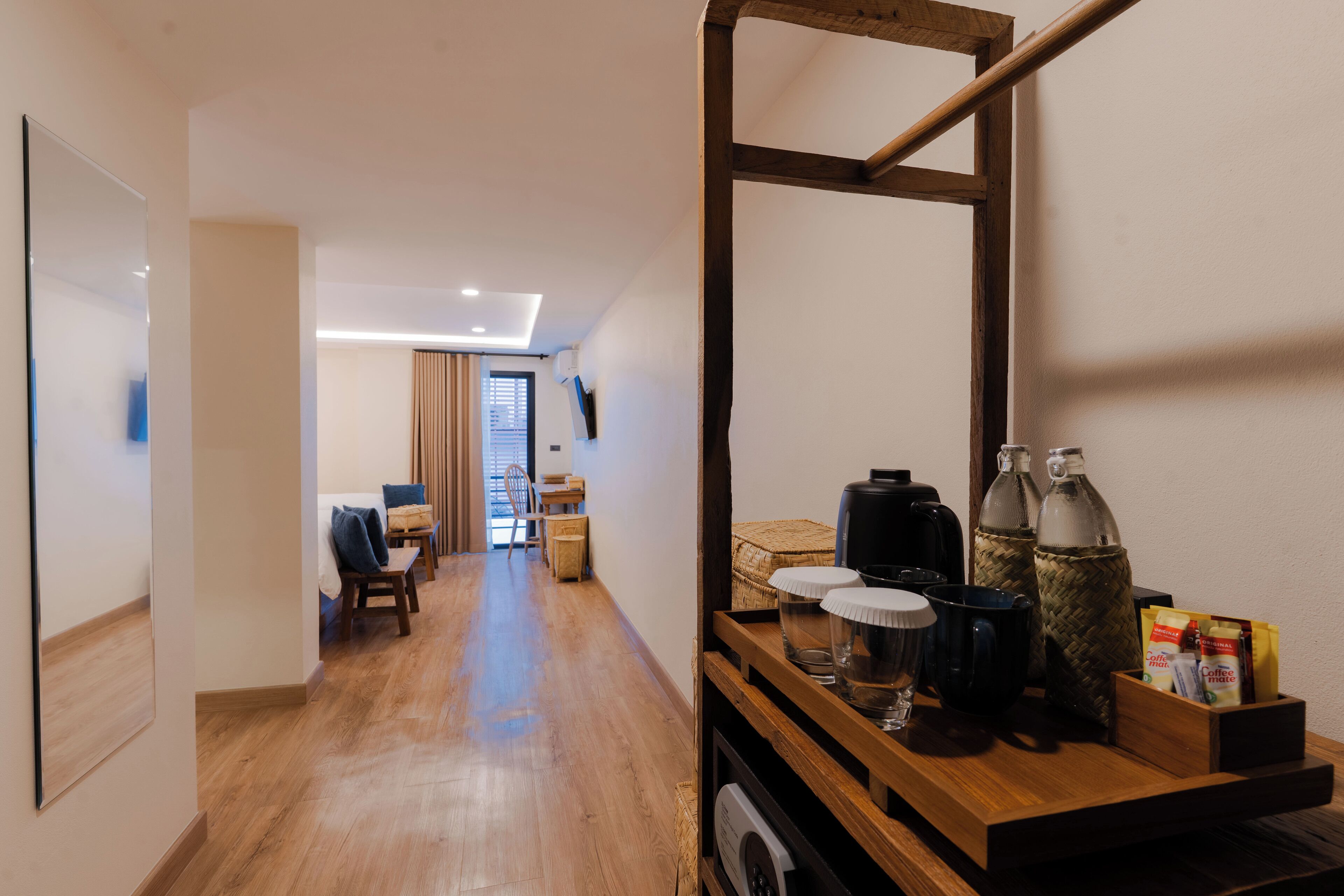 Escritorio y ropa de cama 