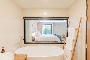 Deluxe Double Room | Bathroom
