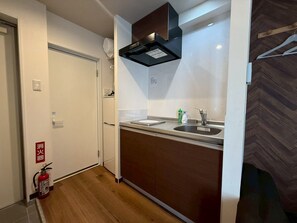 Room | Private kitchen | Microwave, stovetop, cookware/dishes/utensils